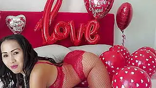Seksi büyük göğüslü Asyalı genç güzel Joon Mali, ateşli pozlar verdikten sonra kendi kendine sevişti.