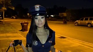 YNGR - 亚洲少女 Vina Sky 在万圣节被操